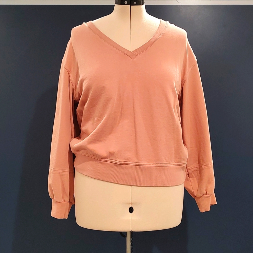 Universal Threads Size L Soft Salmon V-Neck Sweater Long Sleeve